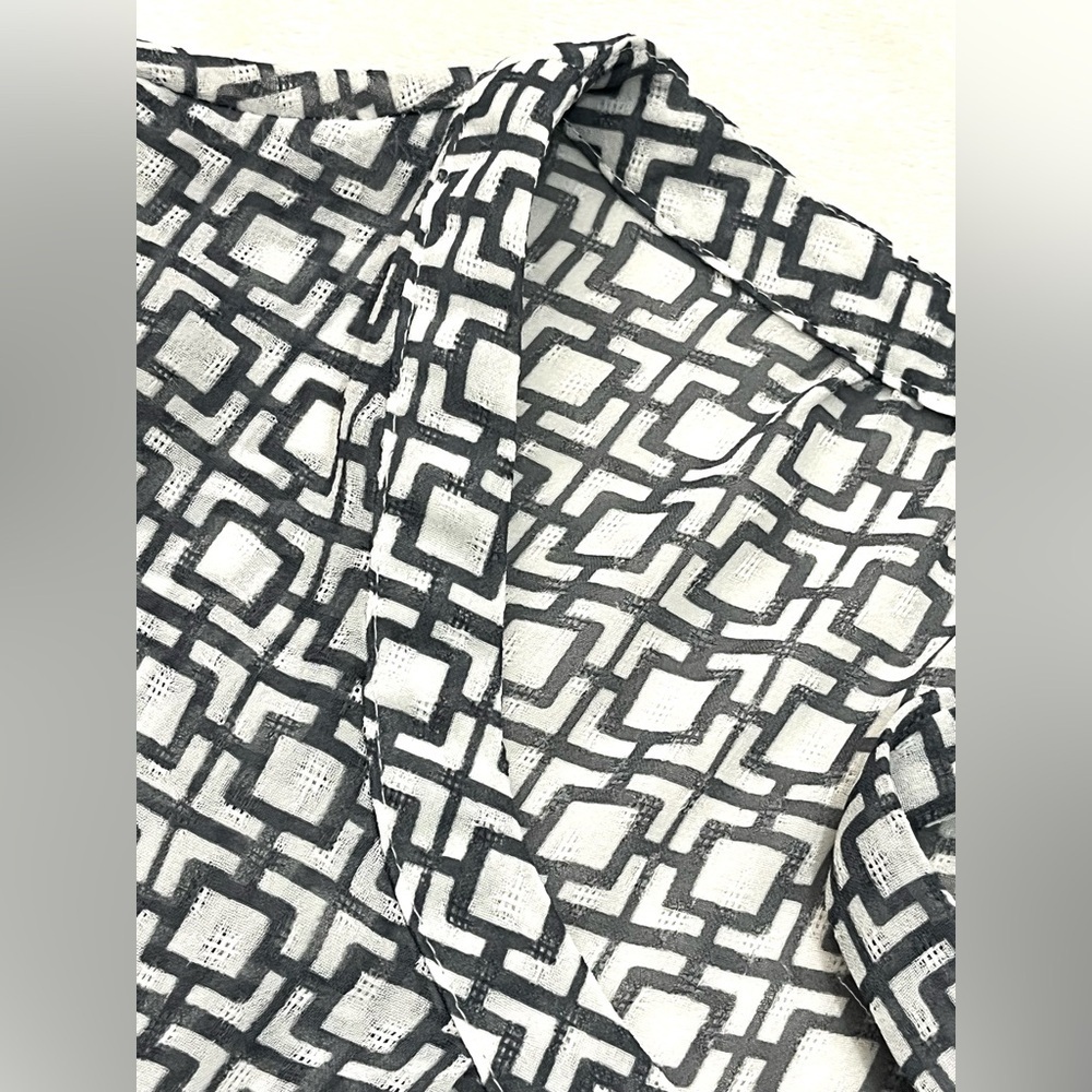 Banana Republic Women’s Sheer Gray and White Geometric 3/4 Sleeve Shirt Blouse - Picture 16 of 16